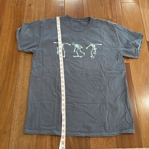 Tilly's Full Tilt Brown Short Sleeve Tees with Graphic Designs size M - Picture 4 of 5